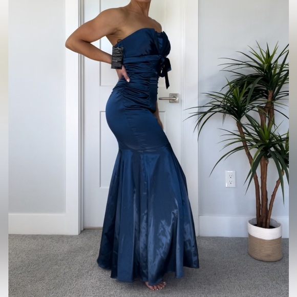 NWT Blue Strapless Formal Dress Size 8 - Picture 3 of 15